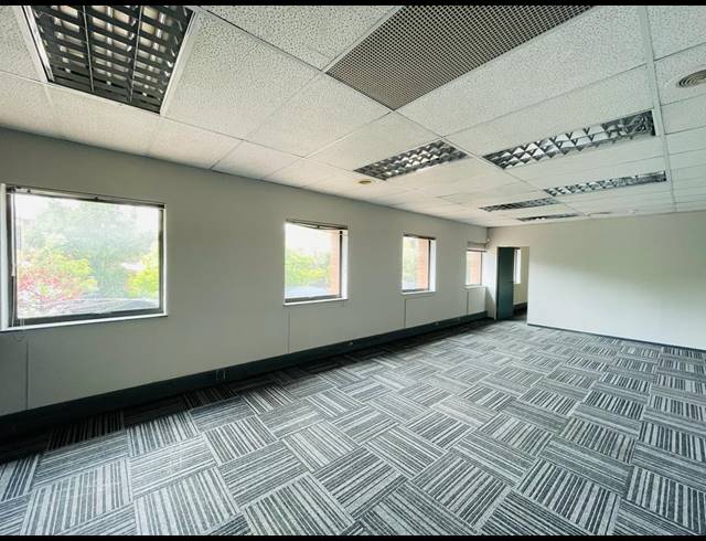 3,150M² OFFICE TO LET IN VORNA VALLEY